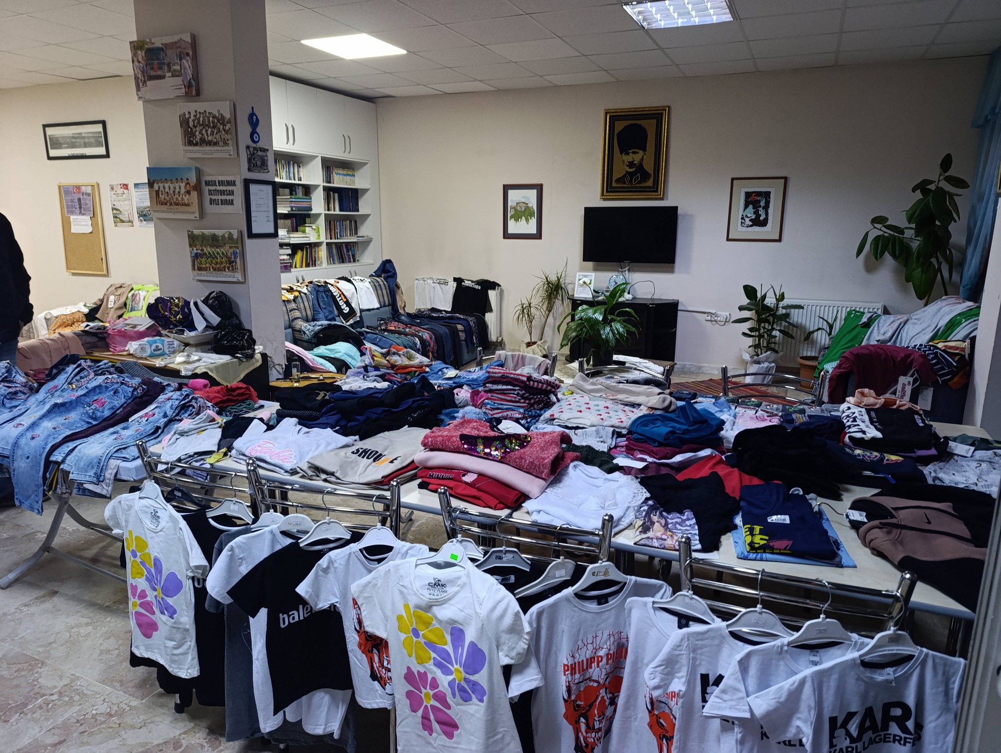 HAYIR SEVER VATANDAŞLARIN EMANETLERİ İHTİYAÇ SAHİPLERİNE ULAŞTIRILIYOR